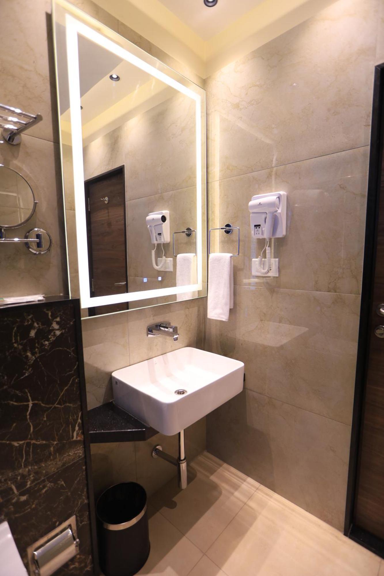 Kings Bury Inn クンバコナム エクステリア 写真
